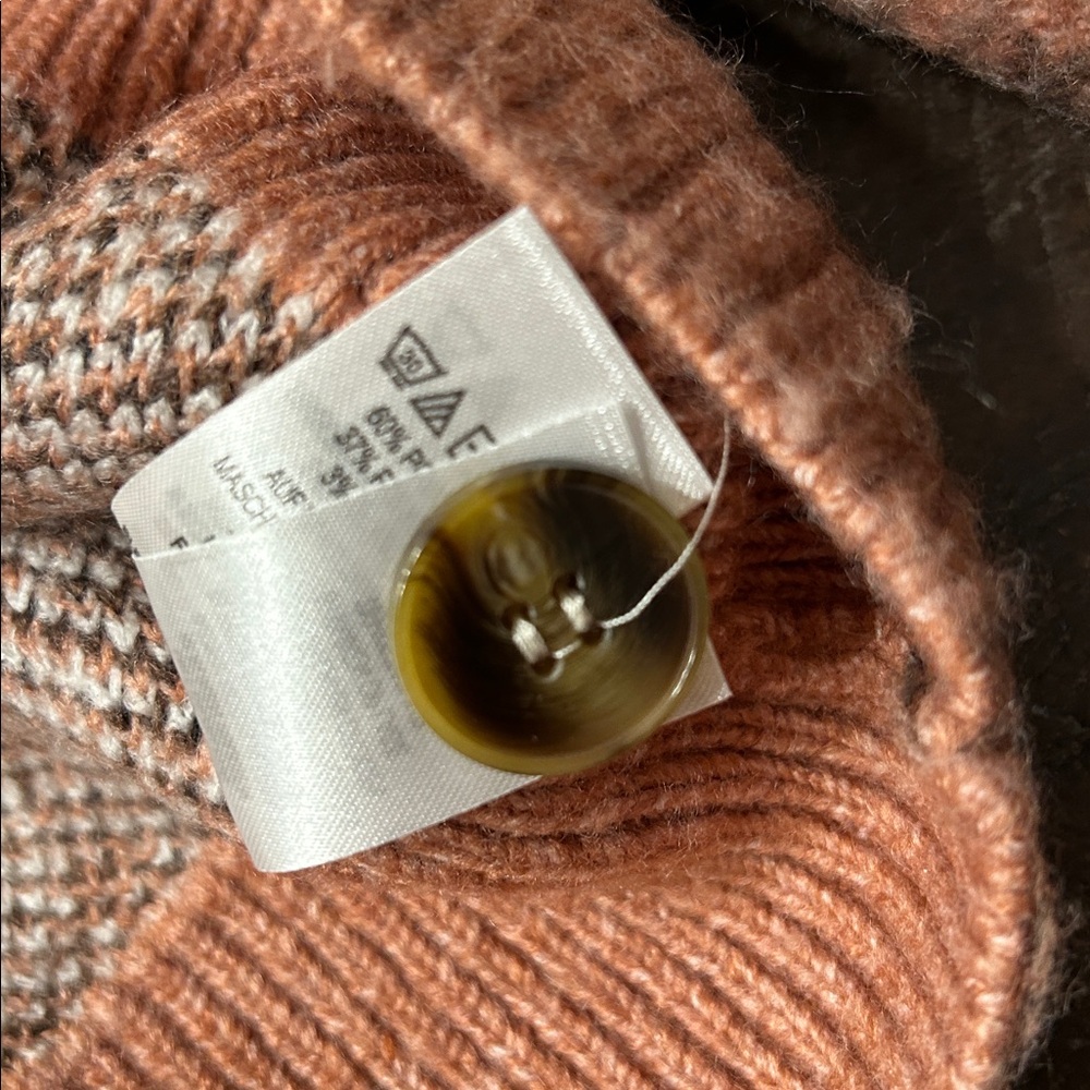 cupcakes & cashmere Plaid Cardigan in Brown and White - Picture 8 of 9